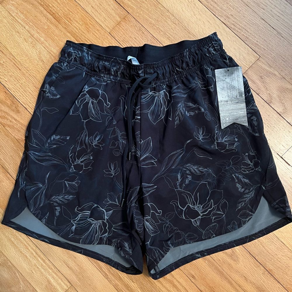 Stori Shorts 